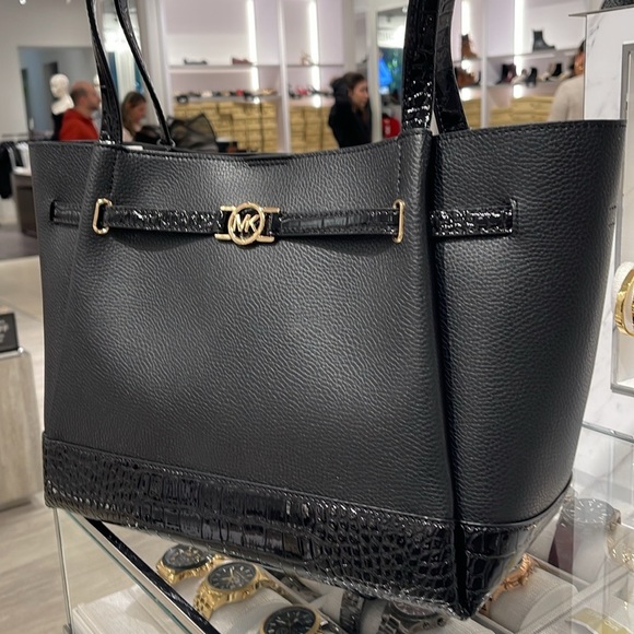 MICHAEL KORS
Reed Large Leather Belted Satchel Shoulder Handbag
Black Crocodile - Picture 11 of 16